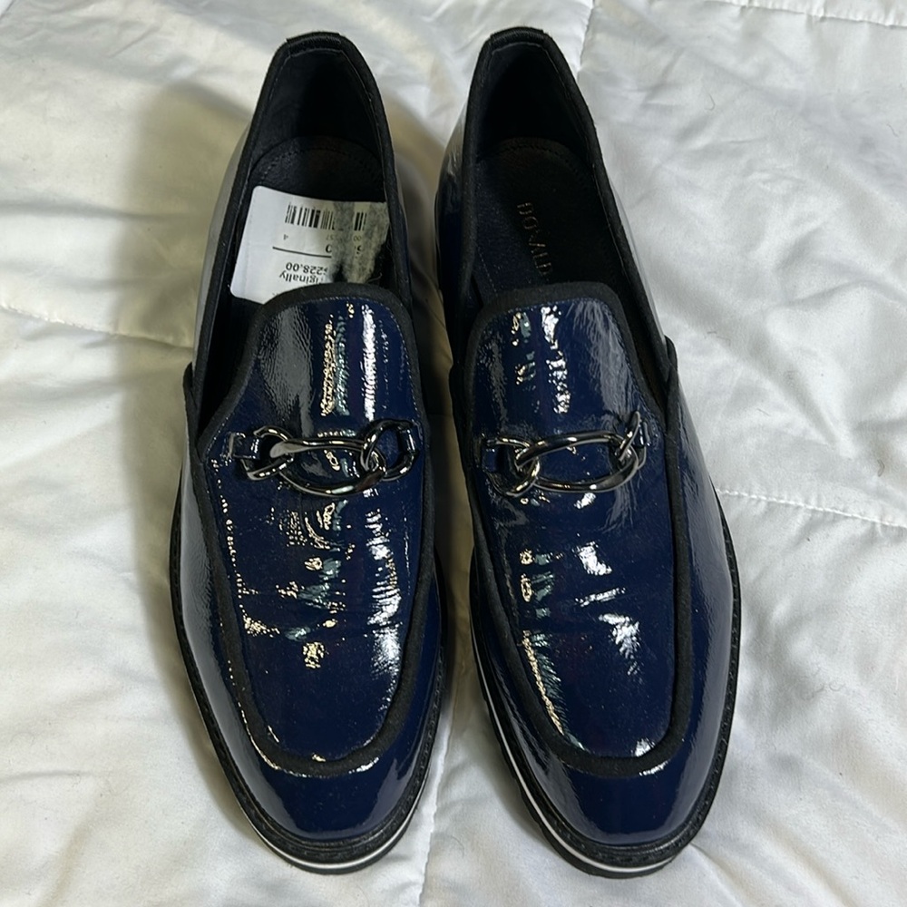 Womens Donald J Pliner loafers. Size 10. Navy patent leather.